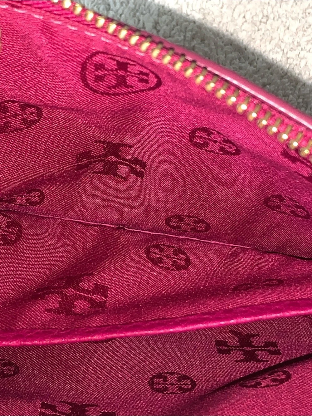 GUC Tory Burch Bombé Flat Crossbody Bag
